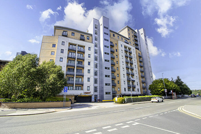 1 Bedroom Apartment To Rent In Elmwood Lane, Leeds, LS2