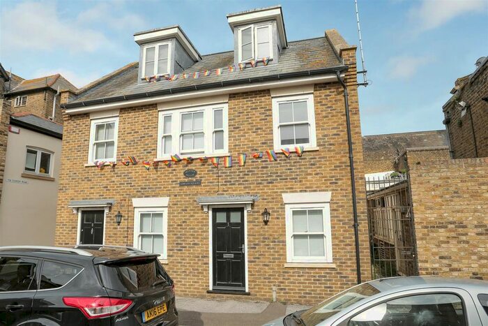 1 Bedroom Flat To Rent In Minter House, Adrian Square, Westgate-On-Sea, CT8