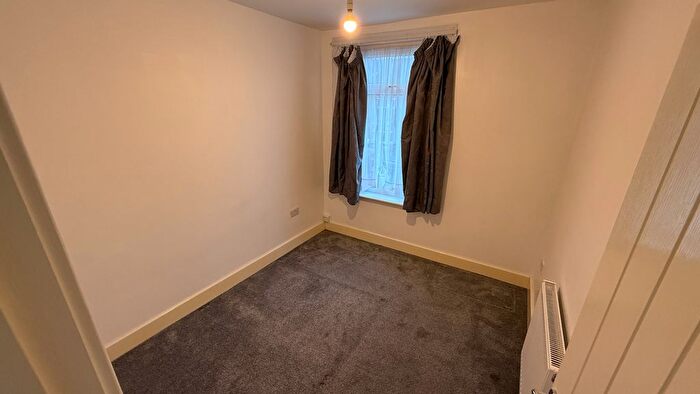 5 Bedroom Semi-Detached House To Rent In Lansdowne Road, Ilford Essex, IG3