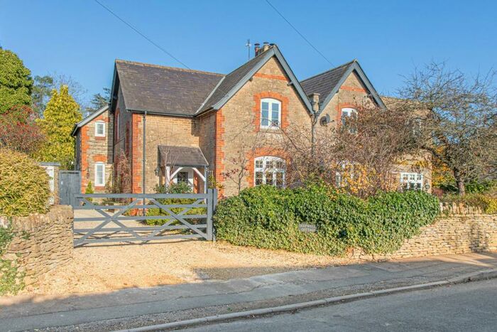 3 Bedroom Semi-Detached House For Sale In Deepwell Cottage, SN14