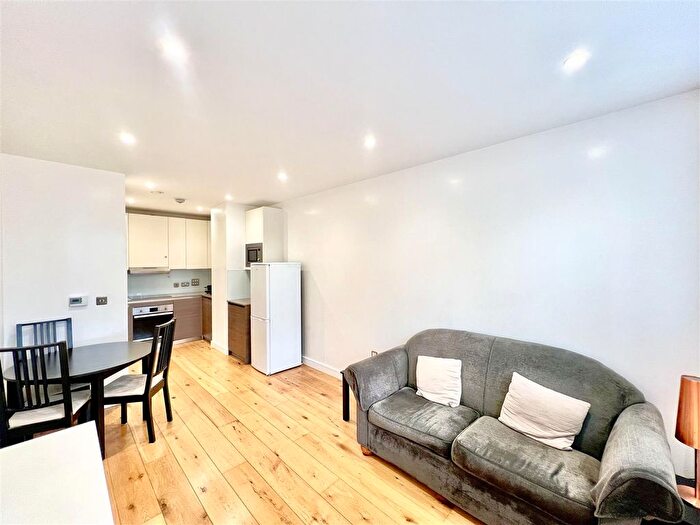 1 Bedroom Flat To Rent In Central House, Lampton Road, Hounslow, TW3