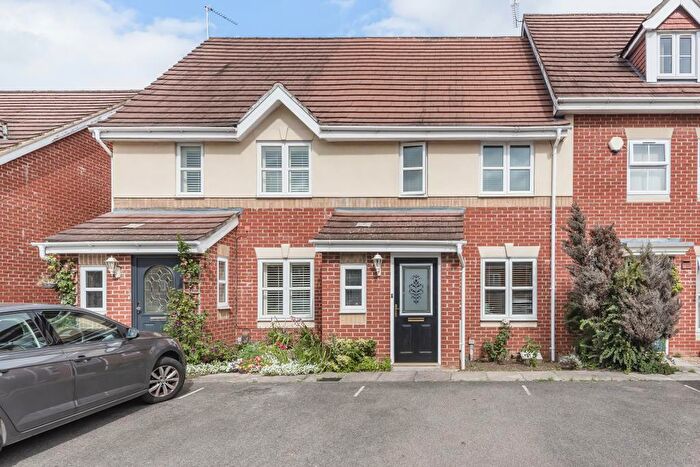 3 Bedroom Terraced House To Rent In Slough, Berkshire, SL3