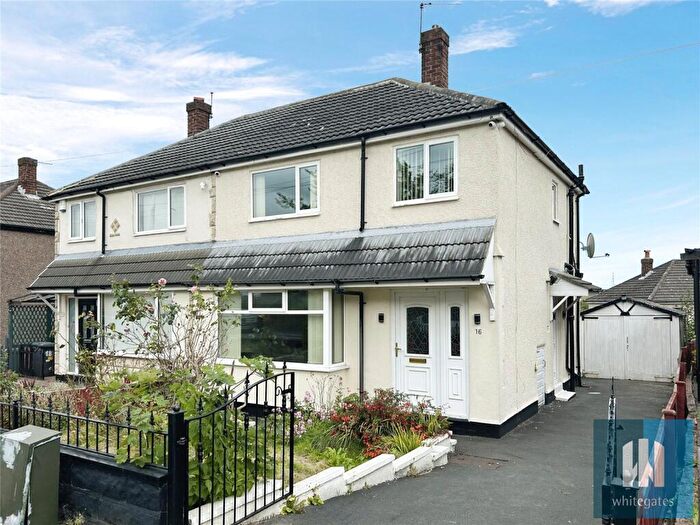 3 Bedroom Semi-Detached House To Rent In Warrenside, Huddersfield, HD2