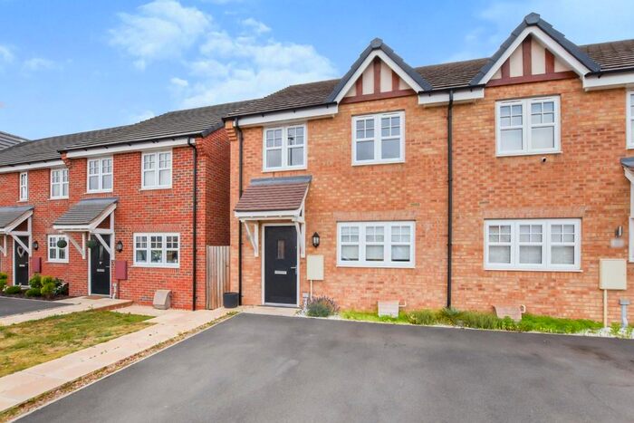 3 Bedroom End Of Terrace House To Rent In Highwayman Close, Boughton, Northampton, NN2