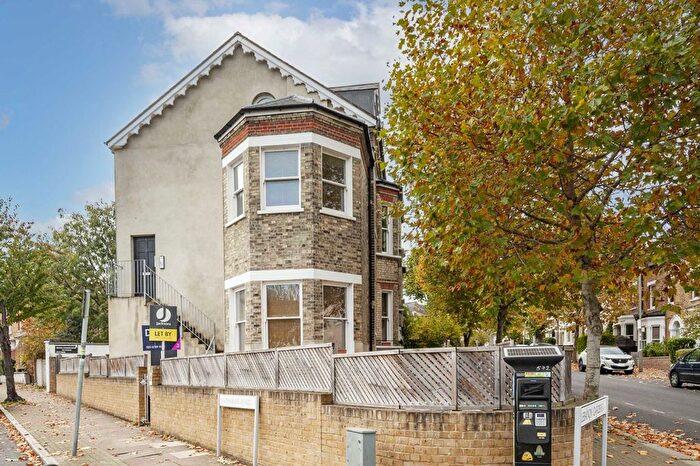 2 Bedroom Flat To Rent In Lebanon Gardens, Wandsworth, SW18