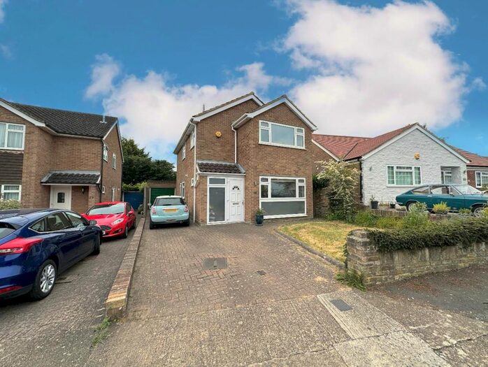 3 Bedroom Detached House To Rent In Three Oaks Close, Ickenham, UB10