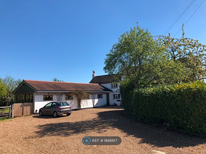 3 Bedroom Semi-Detached House To Rent In Leatherhead Road, Chessington, KT9