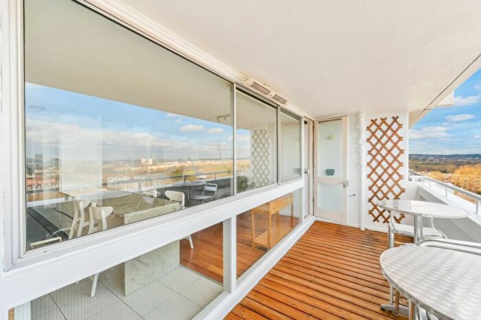 2 Bedroom Flat For Sale In Luxborough Street, Marylebone, London, W1U