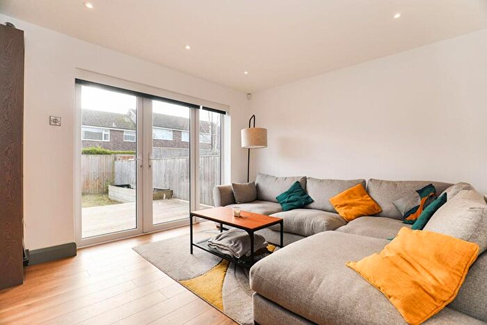 3 Bedroom End Of Terrace House For Sale In Durham Way, Harrogate, HG3