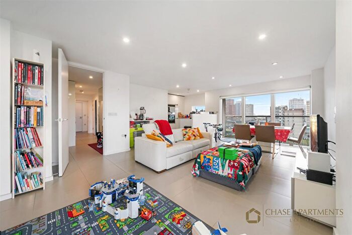 2 Bedroom Flat To Rent In Dance Square, Clerkenwell, London, EC1V