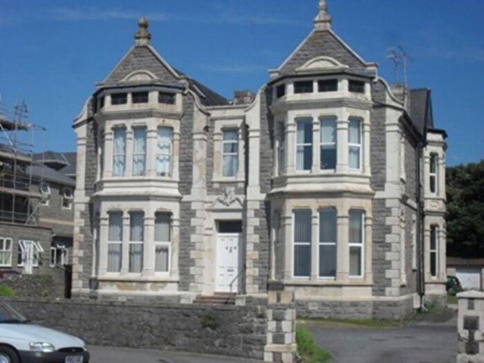 2 Bedroom Flat To Rent In Beach Road, Weston Super Mare, BS23