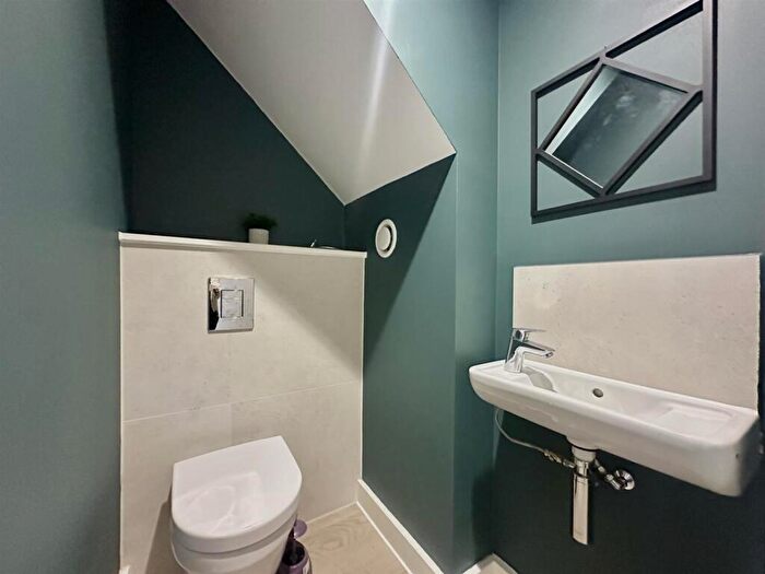 2 Bedroom Apartment For Sale In Spinners Way, Manchester, M15