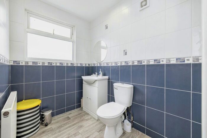 5 Bedroom Semi-Detached House For Sale In Kingshill Drive, Harrow, HA3