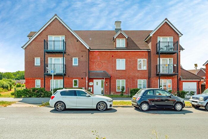 2 Bedroom Flat For Sale In Hoadley Road, Horley, RH6