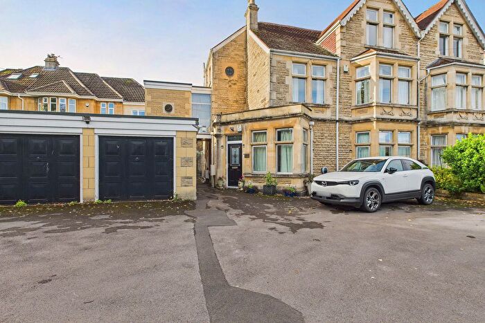 3 Bedroom Maisonette For Sale In Oldfield Road, Bath, BA2