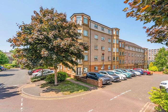 3 Bedroom Flat For Sale In Easter Dalry Drive, Edinburgh, EH11
