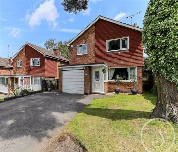 Houses for sale & to rent in LS17 6BX, Lingfield Green, Alwoodley Leeds