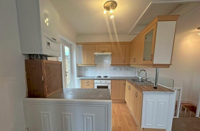 2 Bedroom Flat To Rent In Sheen Lane, Mortlake, SW14