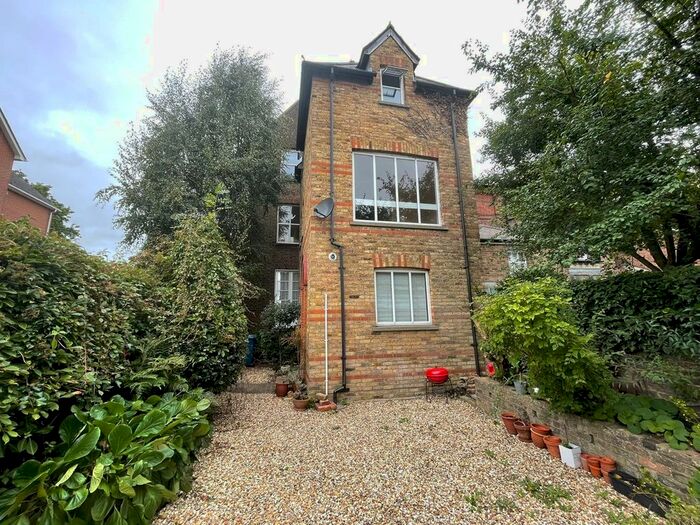 4 Bedroom Flat To Rent In Harrow Park, Harrow On The Hill, HA1
