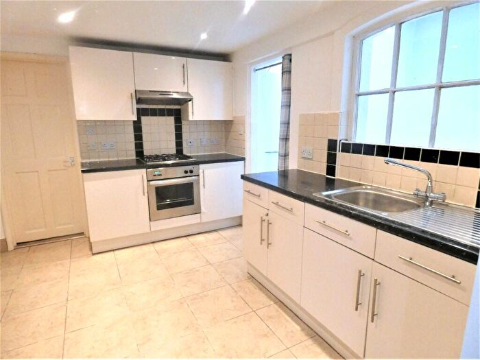 2 Bedroom Mews To Rent In Roman Road, Bow, London, E3