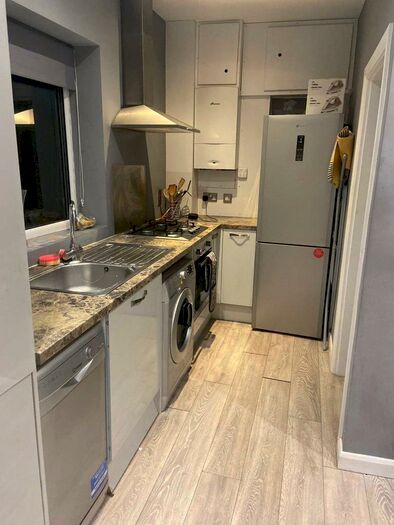 3 Bedroom Flat To Rent In Wilmslow Road, Manchester, Greater Manchester, M14