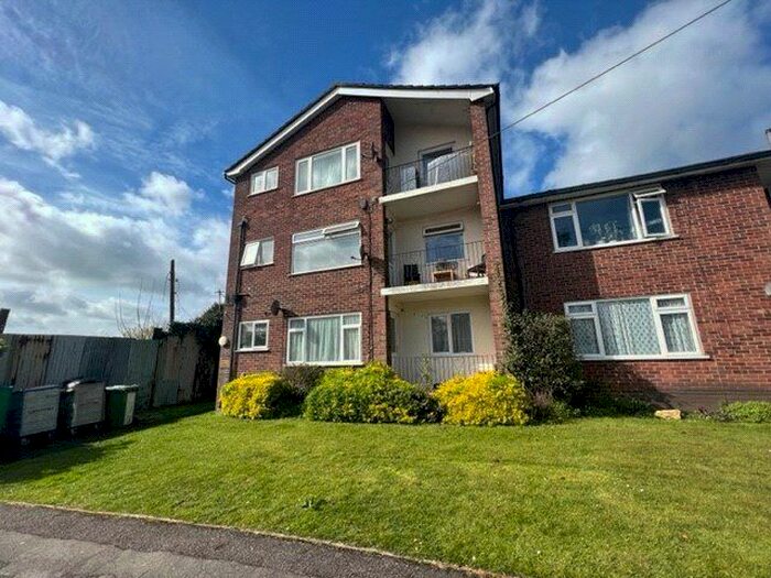 1 Bedroom Flat To Rent In Claudeen Court, Simon Way, Southampton, Hampshire, SO18