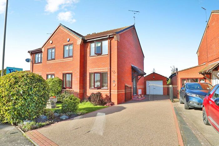 3 Bedroom Semi Detached House For Sale In Pinfold Garth, Leeds, LS25