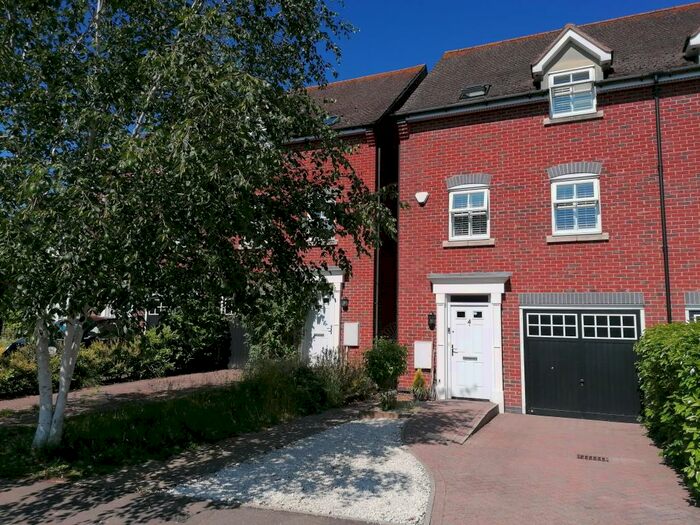 3 Bedroom Town House To Rent In Saddlers Close, Billingshurst, RH14
