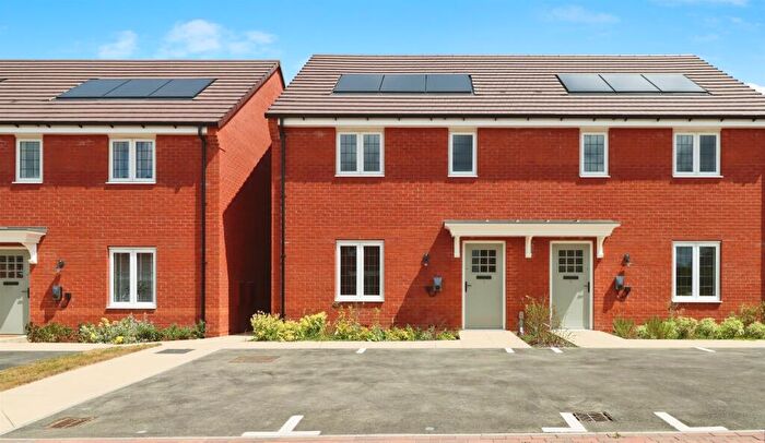 3 Bedroom Semi Detached House For Sale In Saxon Park, Desborough, Kettering, NN14