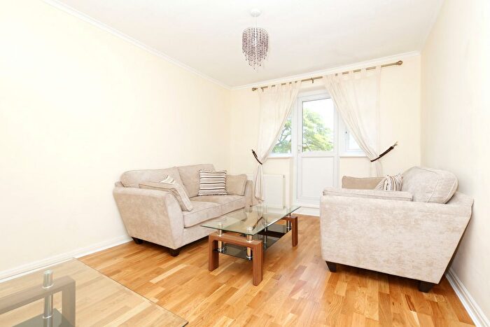 2 Bedroom Flat To Rent In Wilton Court, East Finchley, N10