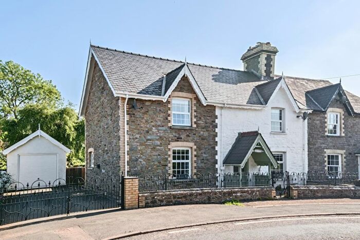 4 Bedroom Semi-Detached House To Rent In Three Cocks, Brecon, LD3