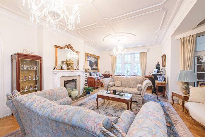 7 Bedroom Detached House For Sale In Cannon Hill, Southgate, London, N14