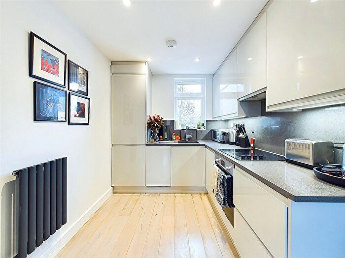 1 Bedroom Flat To Rent In Waldegrave Road, Teddington, TW11