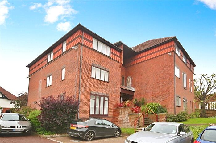 2 Bedroom Flat To Rent In Farnham Road, Guildford, Surrey, GU2