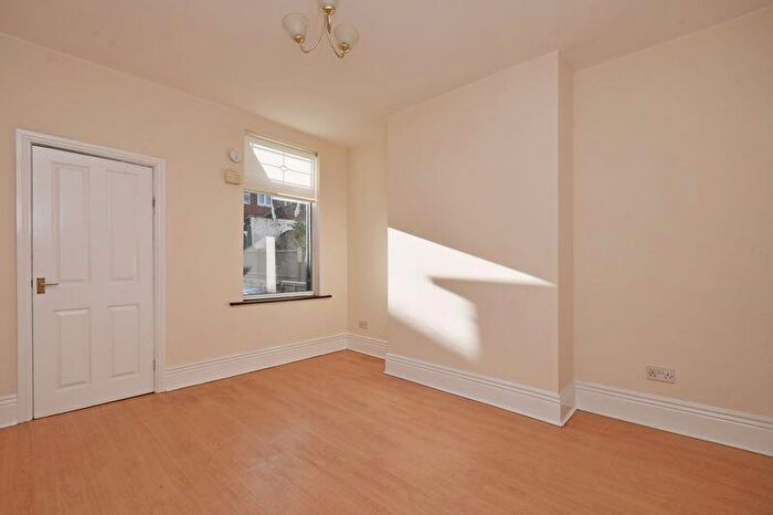 3 Bedroom Terraced House To Rent In Warner Road, Sheffield, S6