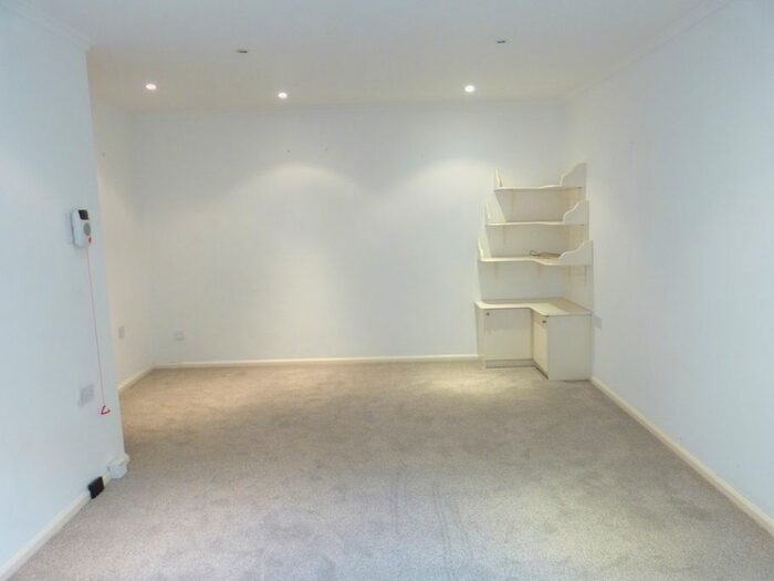 1 Bedroom Flat To Rent In Retirement Block, Finchley Road, London, NW11