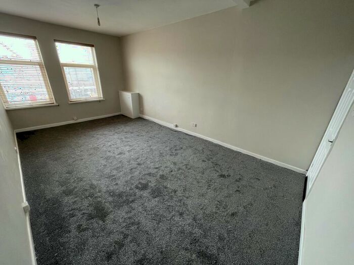 Flat To Rent In Moseley Road, Birmingham, West Midlands, B12