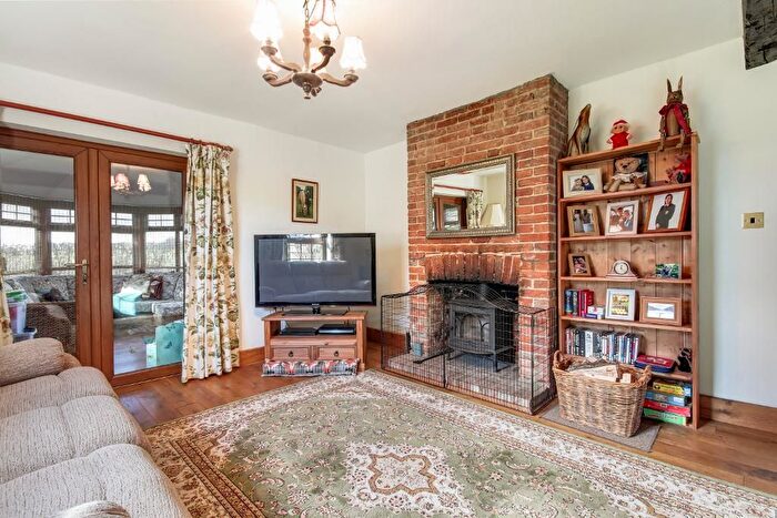 4 Bedroom Detached House For Sale In Shadoxhurst Road, Woodchurch, Kent, TN26