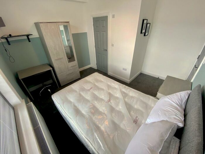 7 Bedroom House Of Multiple Occupation To Rent In Tottington Road, Bury, BL8