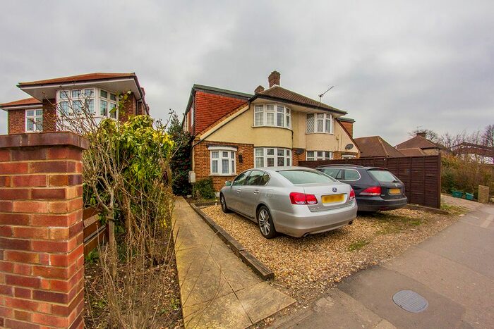 2 Bedroom Flat To Rent In Grand Drive, London, SW20