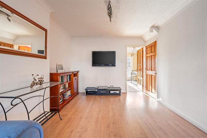 5 Bedroom End Of Terrace House For Sale In Handsworth Avenue, Highams Park, E4