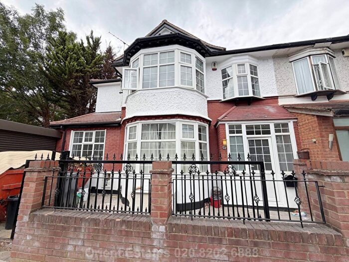 6 Bedroom Semi-Detached House To Rent In Ambrose Avenue, Golders Green, NW11