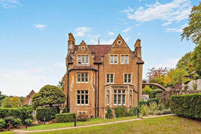 3 Bedroom Flat For Sale In Guildown Road, Guildford, Surrey, GU2