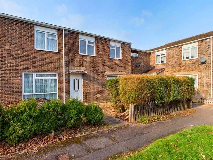 3 Bedroom House To Rent In Quilter Road Brighton Hill, Basingstoke, RG22