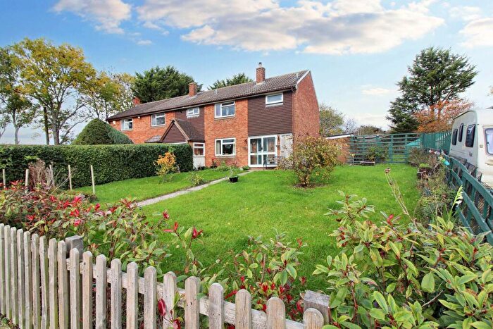 3 Bedroom Semi-Detached House For Sale In Hartwell View, Aylesbury, HP19