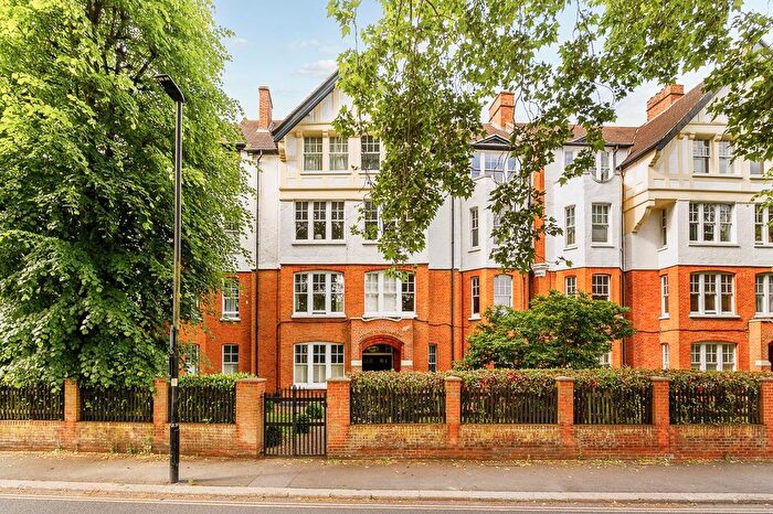 2 Bedroom Flat To Rent In Esmond Gardens, South Parade, London, W4