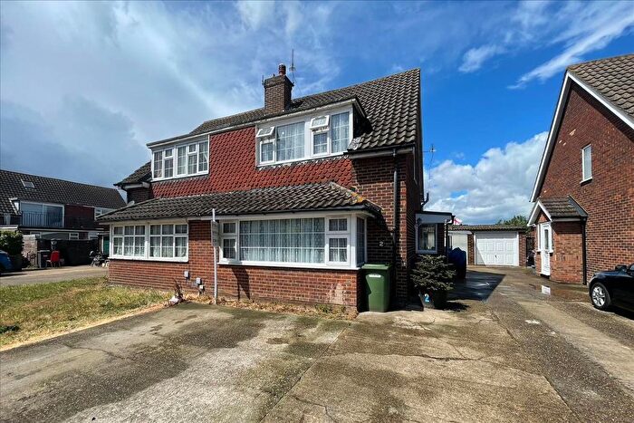 3 Bedroom Semi-detached House For Sale In Osborne Close, Hanworth, Middlesex, TW13