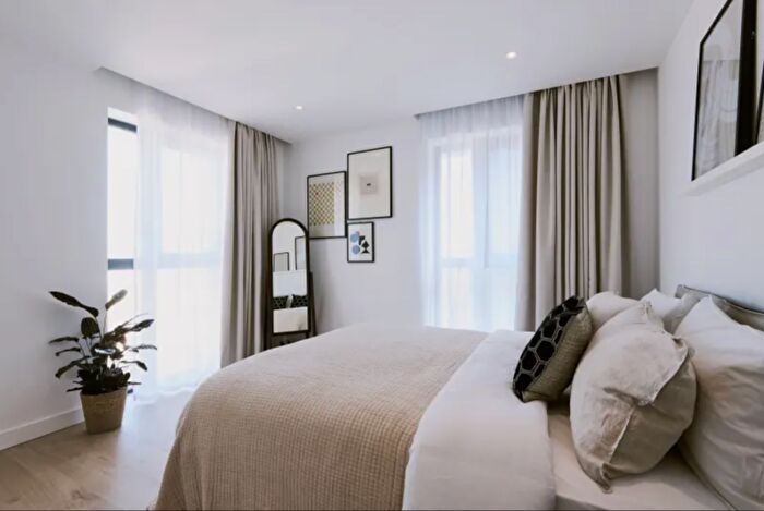 2 Bedroom Apartment To Rent In New Drum Street, Tower Hamlets, London, E1