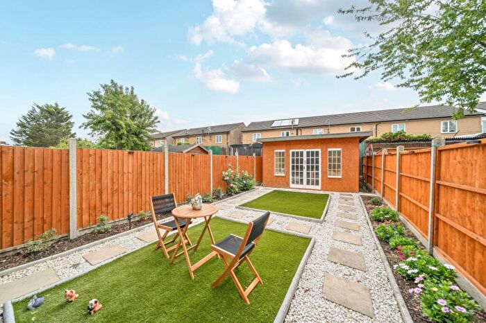 3 Bedroom Terraced House For Sale In Blundell Road, Edgware, HA8