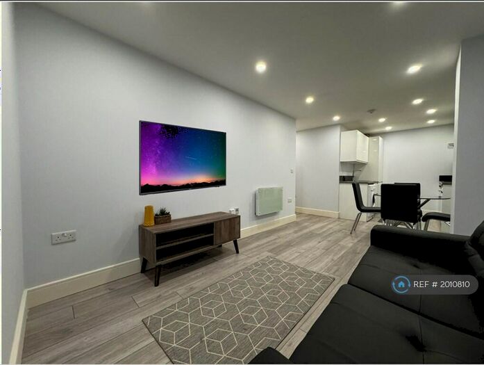 2 Bedroom Flat To Rent In Whytecliffe Road South, Purley, CR8